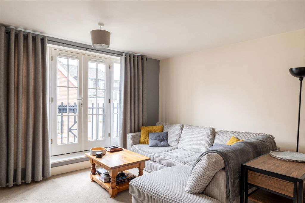 Property photo 2 of 12 88 Middle Village-10.Jpg