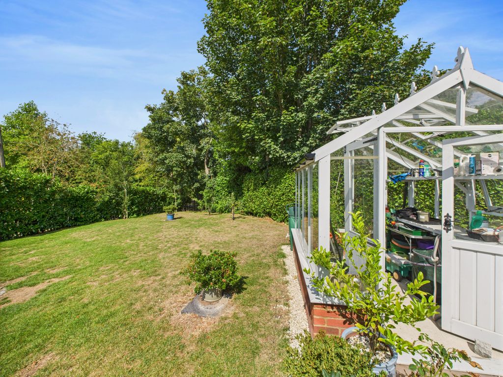 Property photo 2 of 19 Garden 1