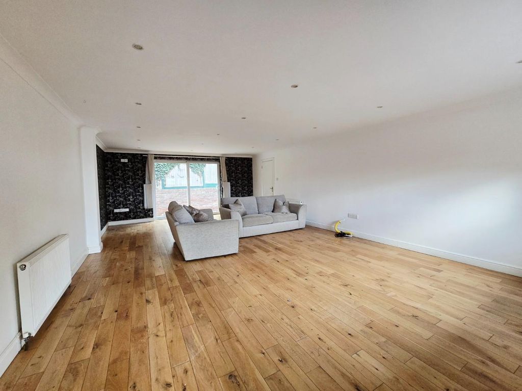 Property photo 2 of 27