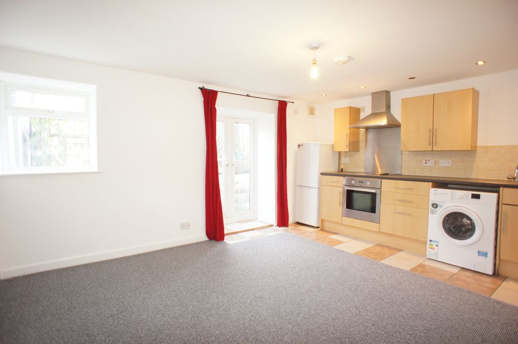 Property photo 2 of 9 Lounge/Kitchen