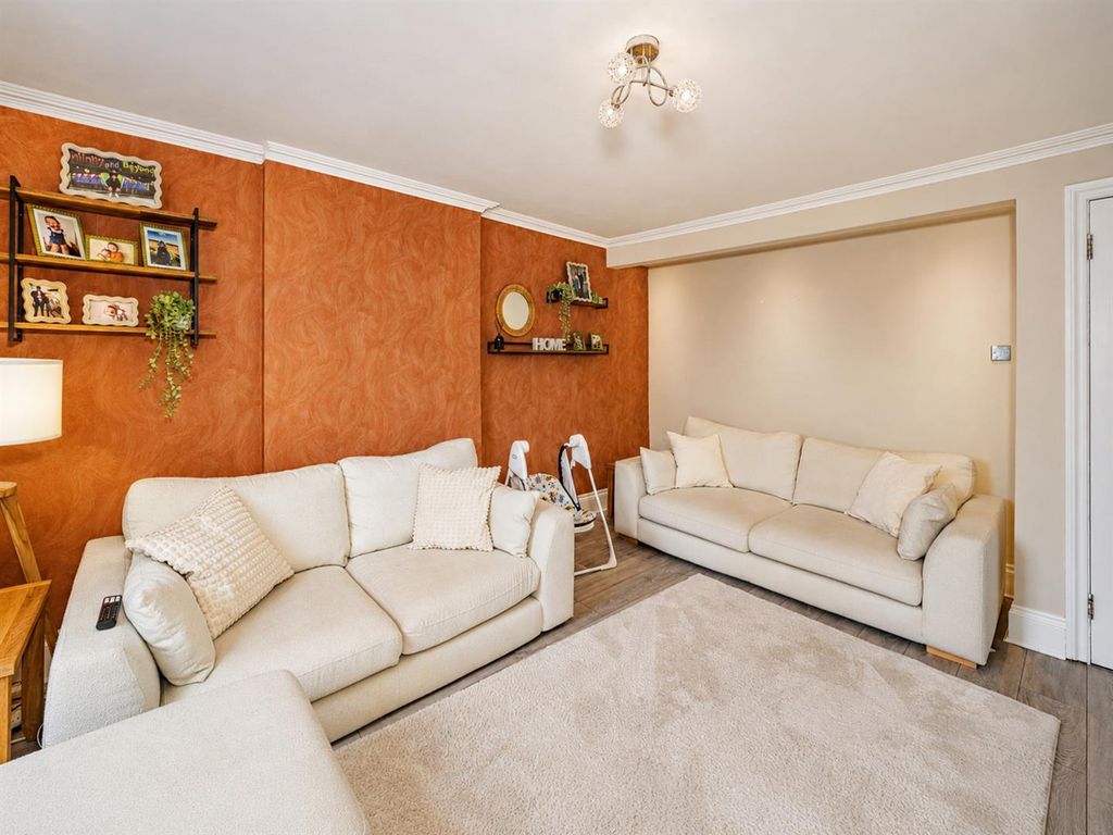 Property photo 3 of 21 3 Brougham Square Montrose-4.Jpg