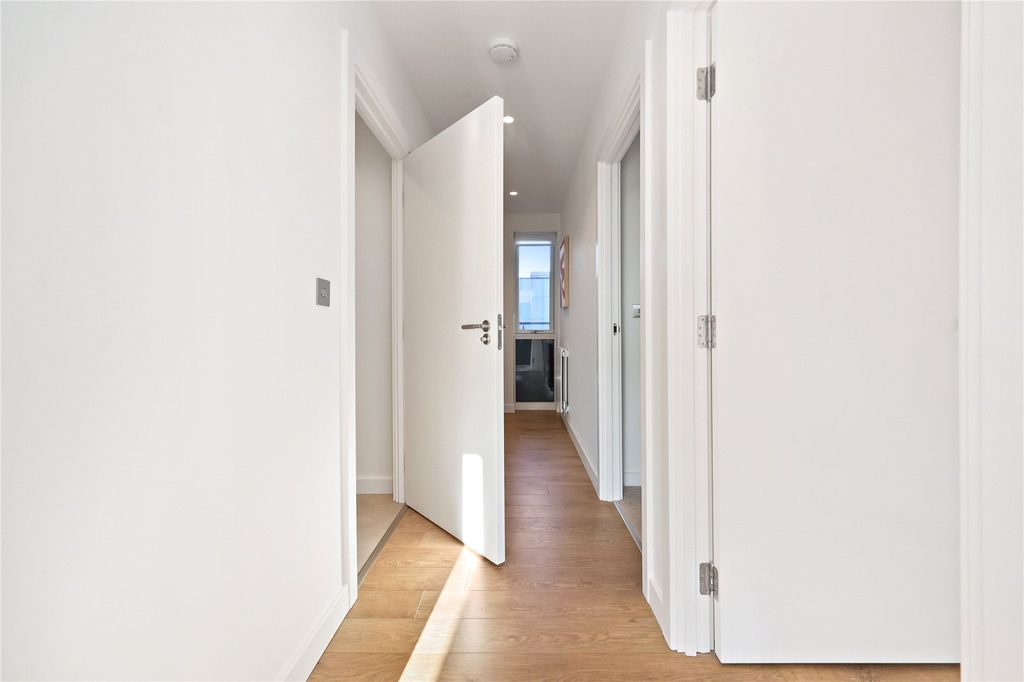 Property photo 2 of 32 Picture No. 02