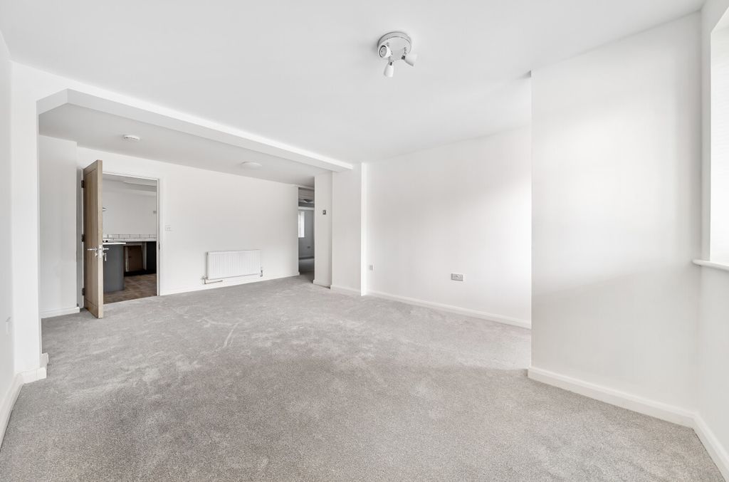 Property photo 2 of 12 1315683-4-6864091...