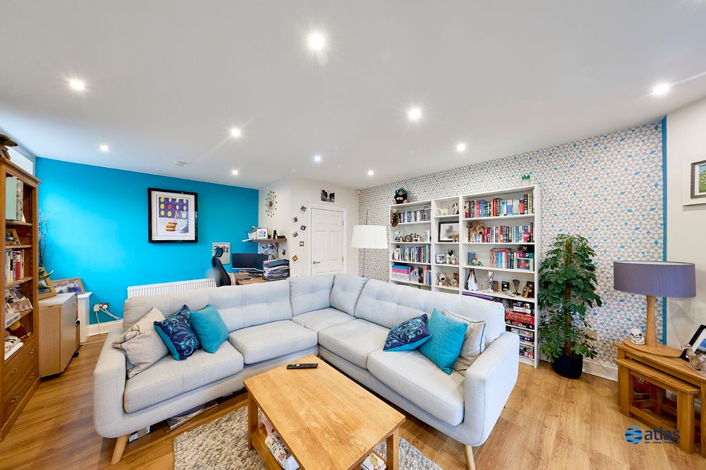 Property photo 2 of 14 Lounge