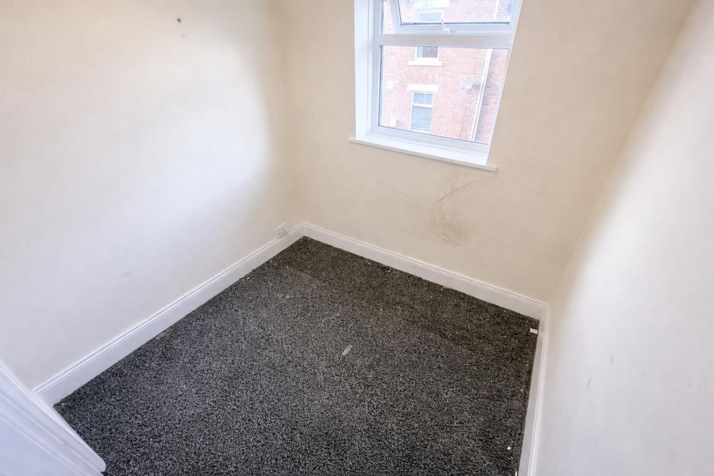 Property photo 3 of 12 56 John St Small Room .Png