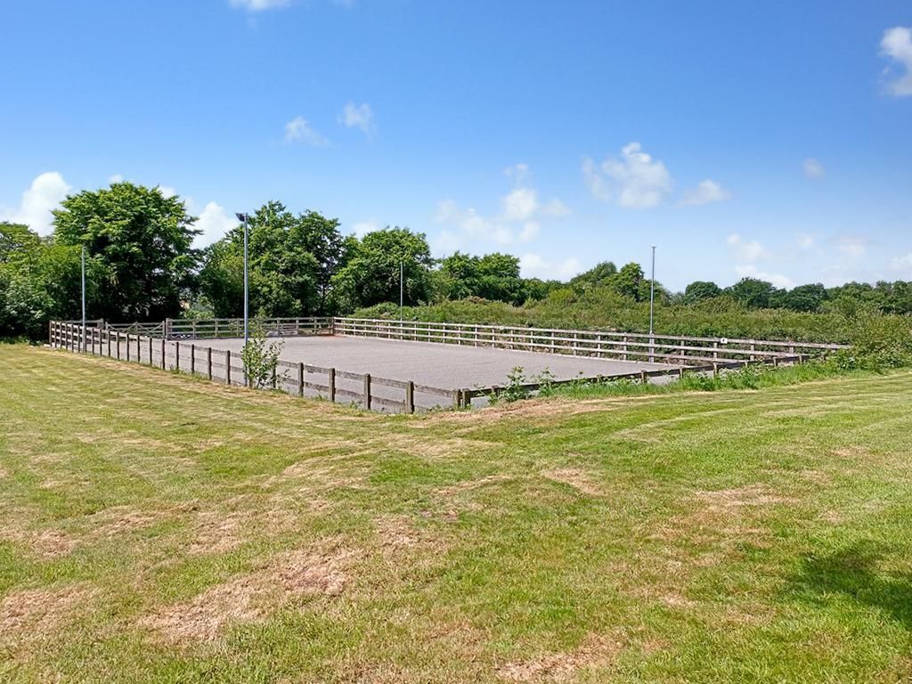 Property photo 2 of 38 Superb Manege