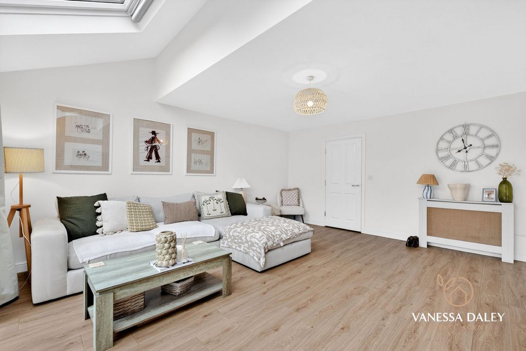 Property photo 2 of 41