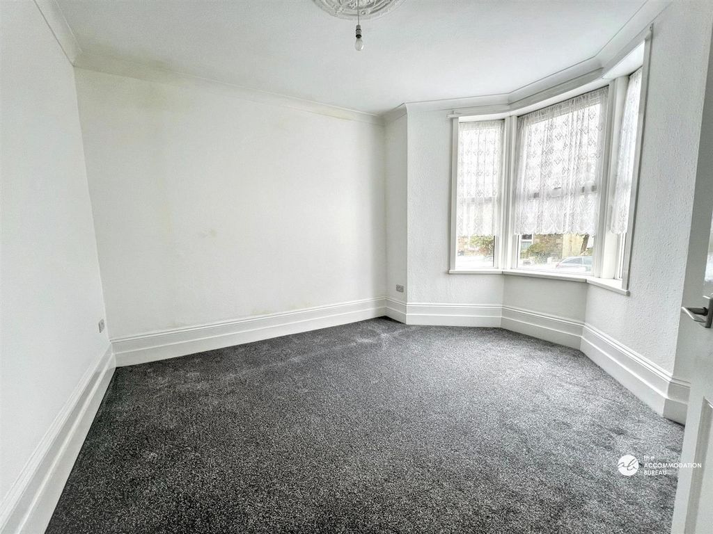 Property photo 3 of 23 Living Room