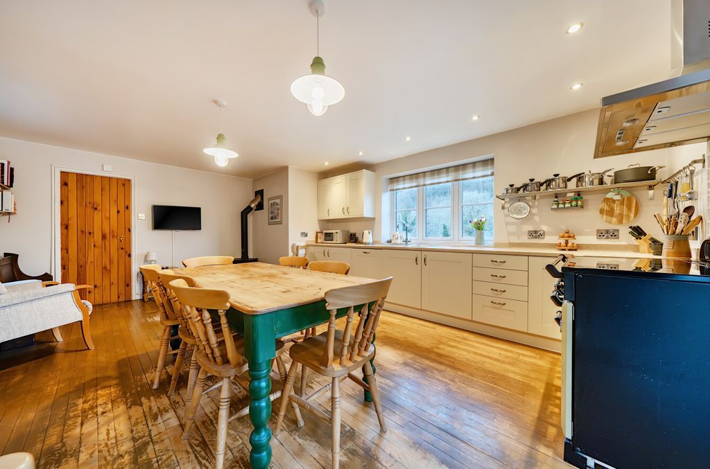 Property photo 2 of 36 -699Dd871A9ce2-l-1410121-9-699c821119d5A