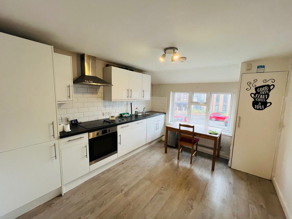 Property photo 3 of 6 Kitchen