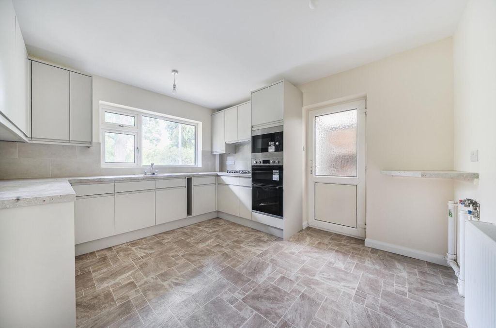 Property photo 3 of 19 1345414-14-68Adb0174A7A0.Jpg