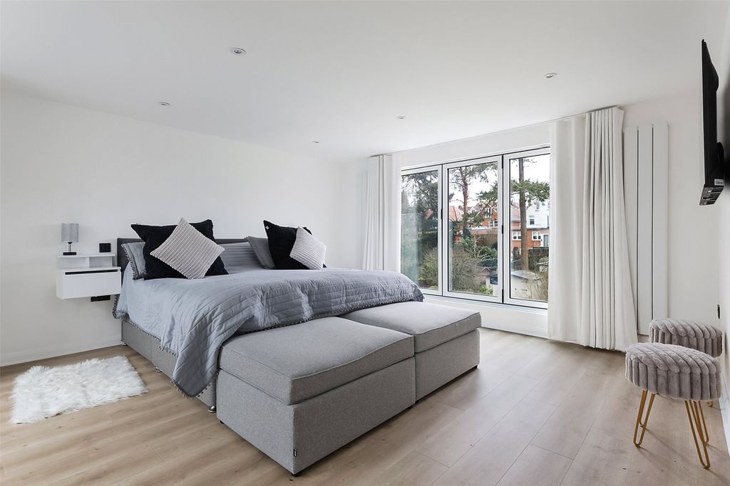 Property photo 1 of 16 Picture No. 14