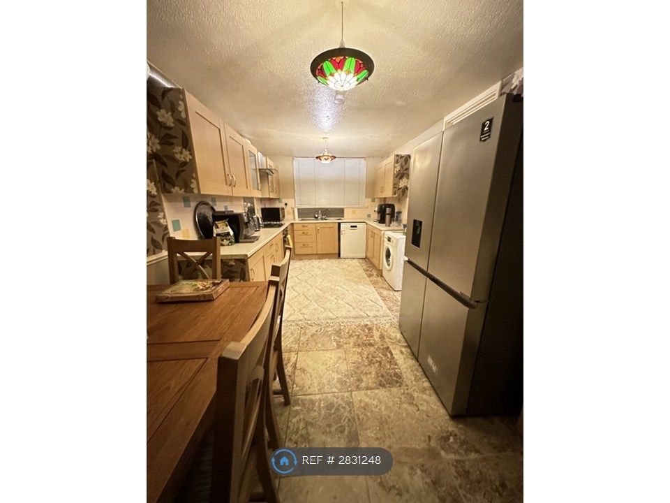 Property photo 3 of 8 Kitchen