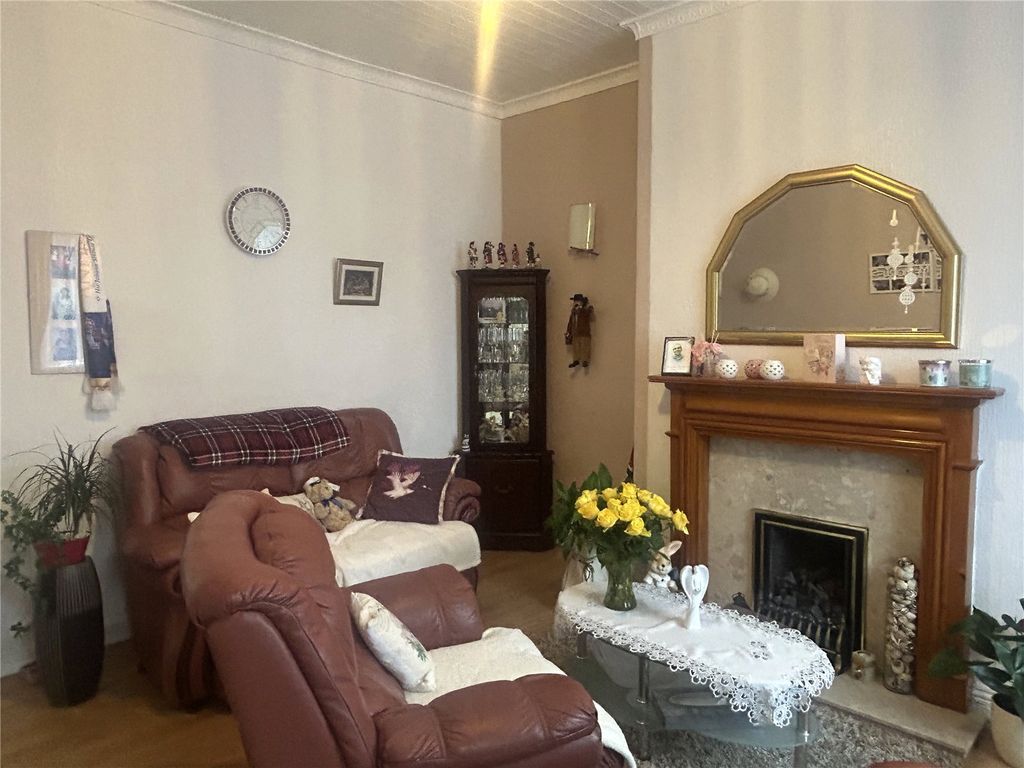 Property photo 3 of 11 Lounge