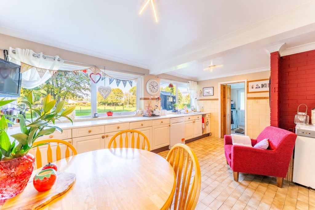 Property photo 2 of 37