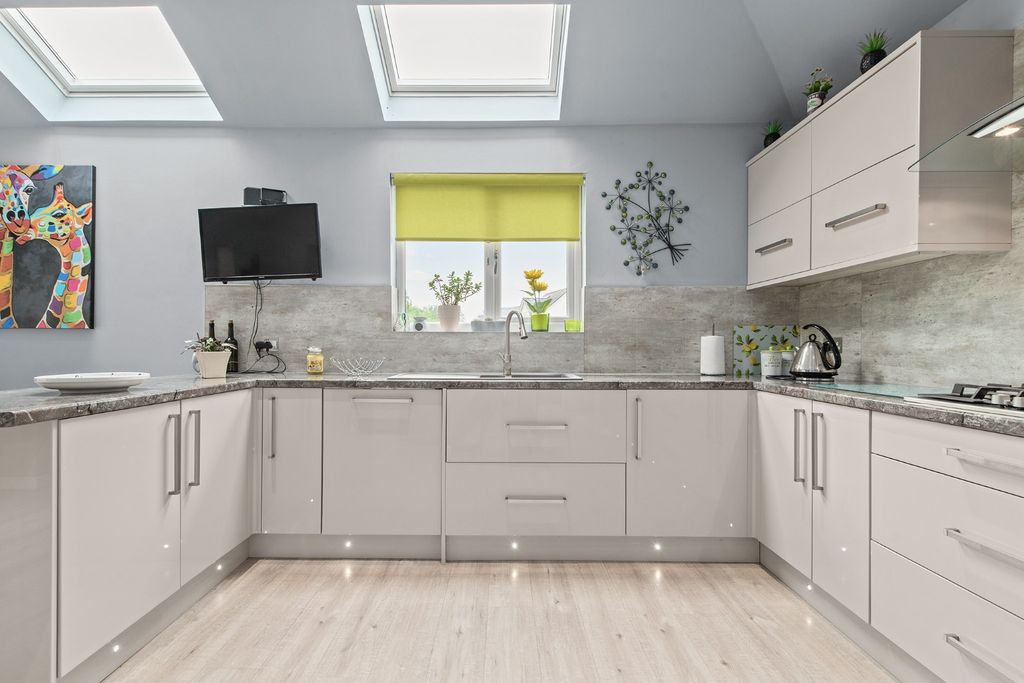 Property photo 2 of 34 5188085