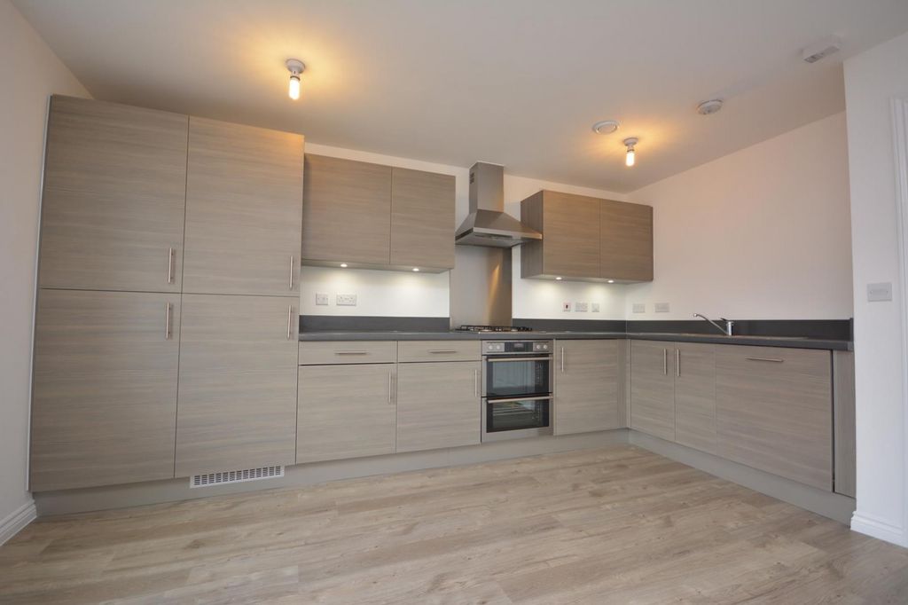 Property photo 3 of 6 Kitchen