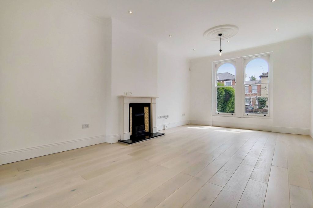 Property photo 2 of 35
