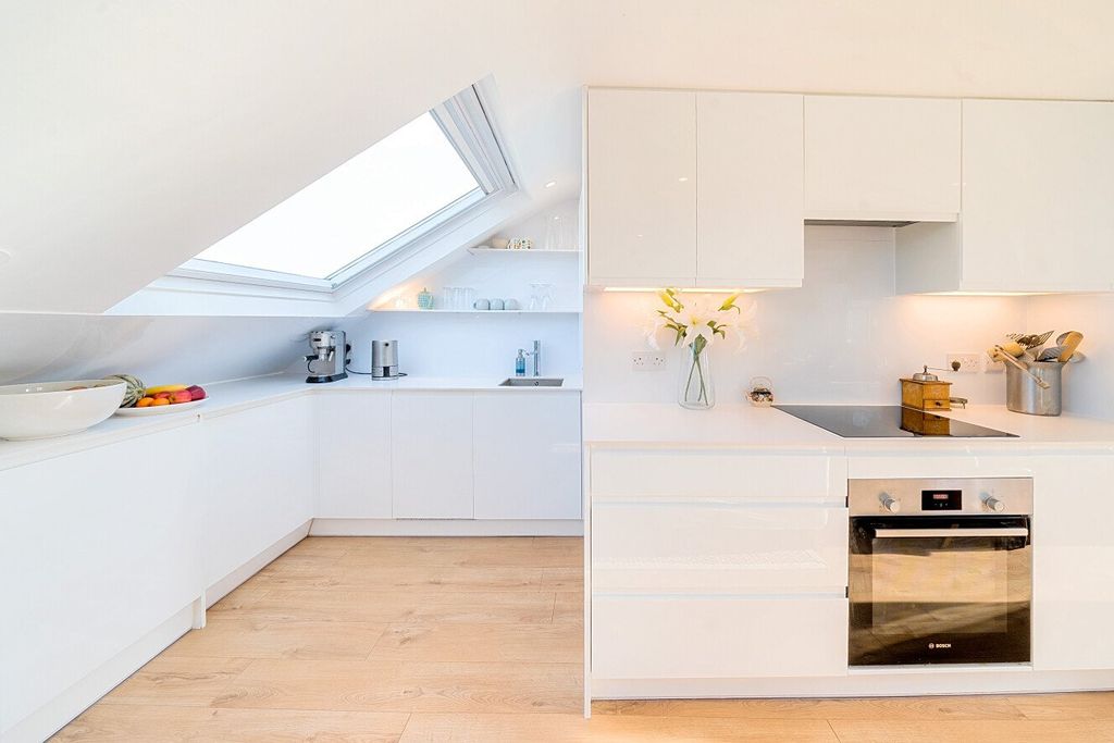 Property photo 2 of 16 Picture No. 13