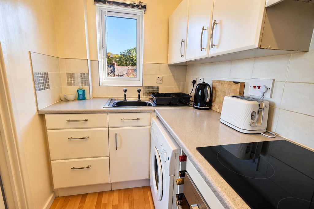 Property photo 3 of 17 Kitchen