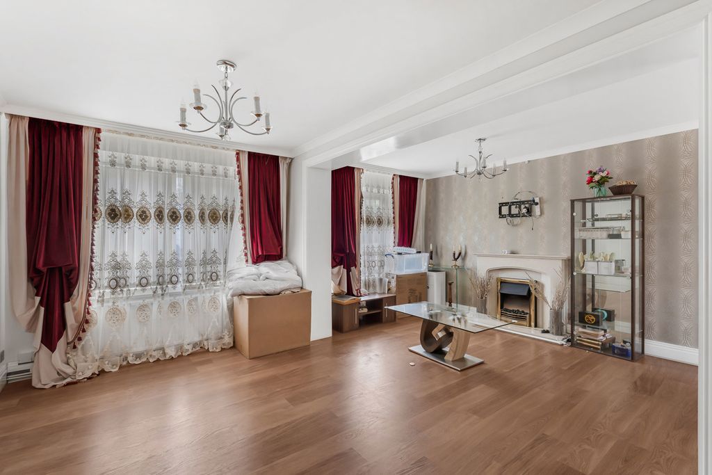 Property photo 2 of 16 Reception Room