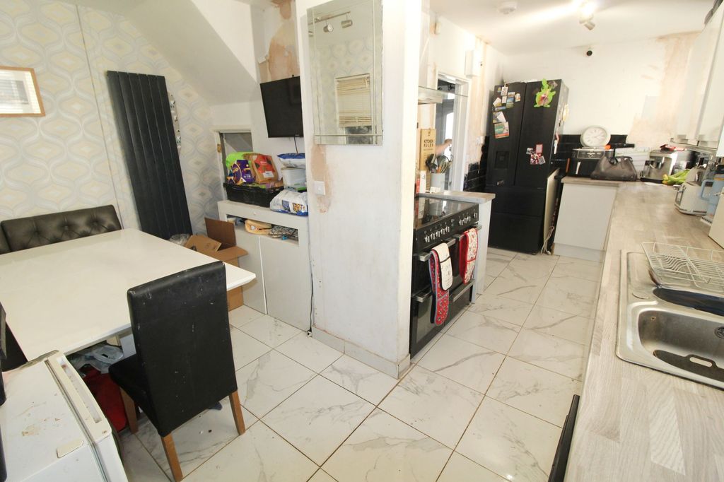 Property photo 3 of 25