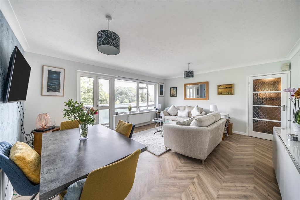 Property photo 2 of 20 Picture No. 14