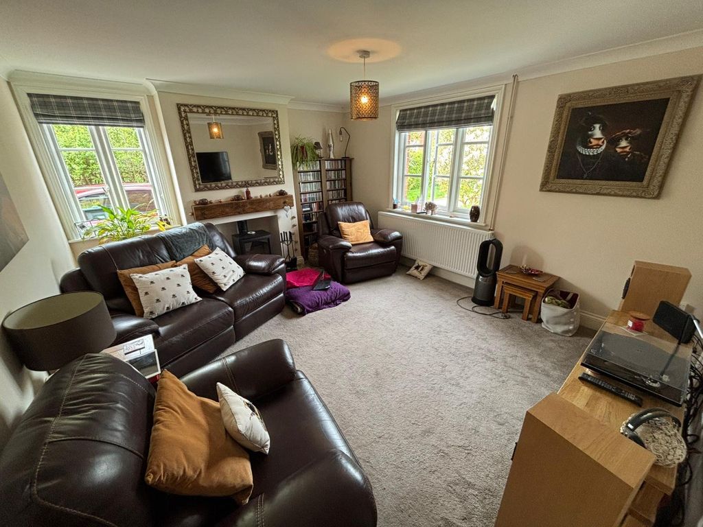 Property photo 2 of 13 Lounge