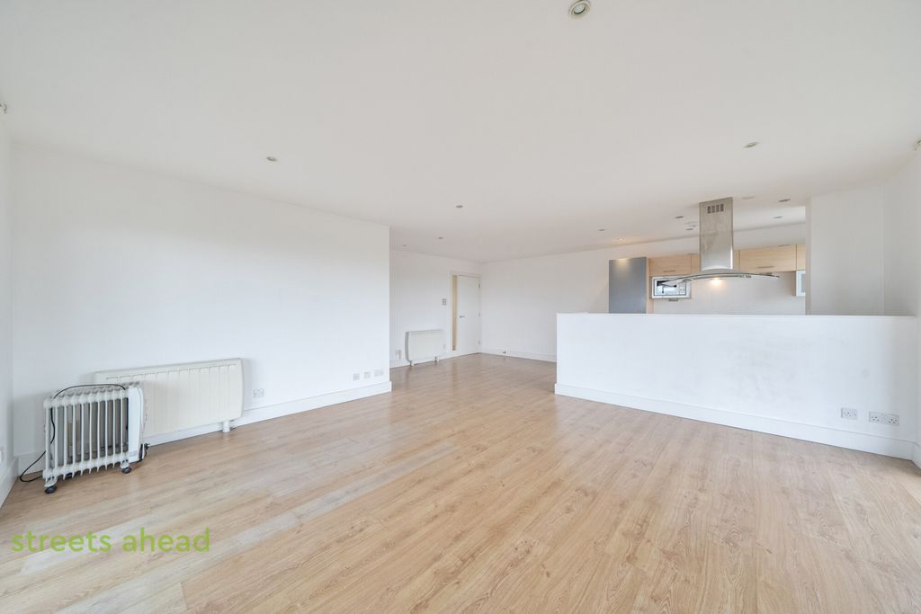 Property photo 3 of 20 13c7F7F0-71B5-473...