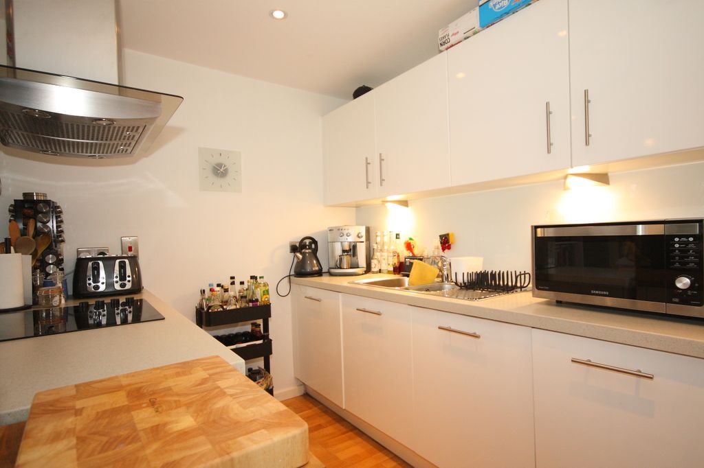 Property photo 3 of 7 Kitchen