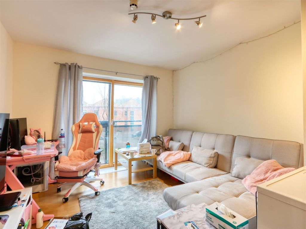 Property photo 3 of 8 Lounge Area