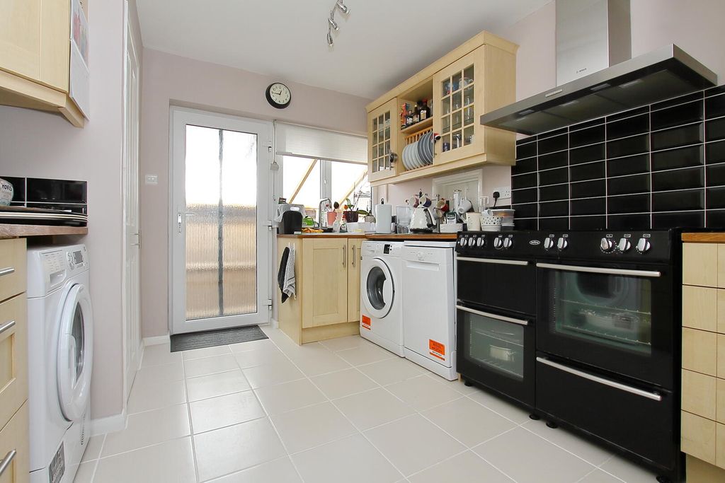 Property photo 3 of 21 Kitchen