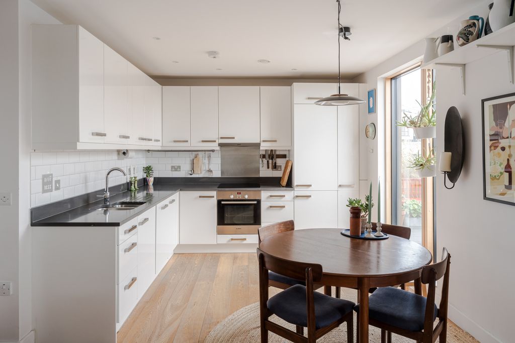Property photo 3 of 25 247196 - Flat 20, Bahram Court-7.Jpg