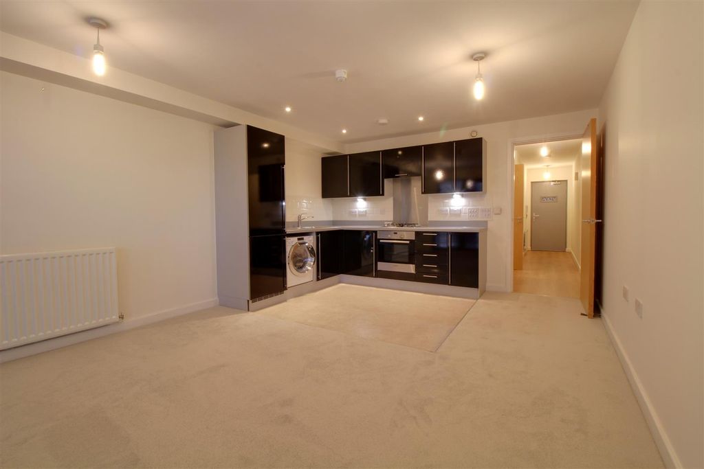 Property photo 3 of 8
