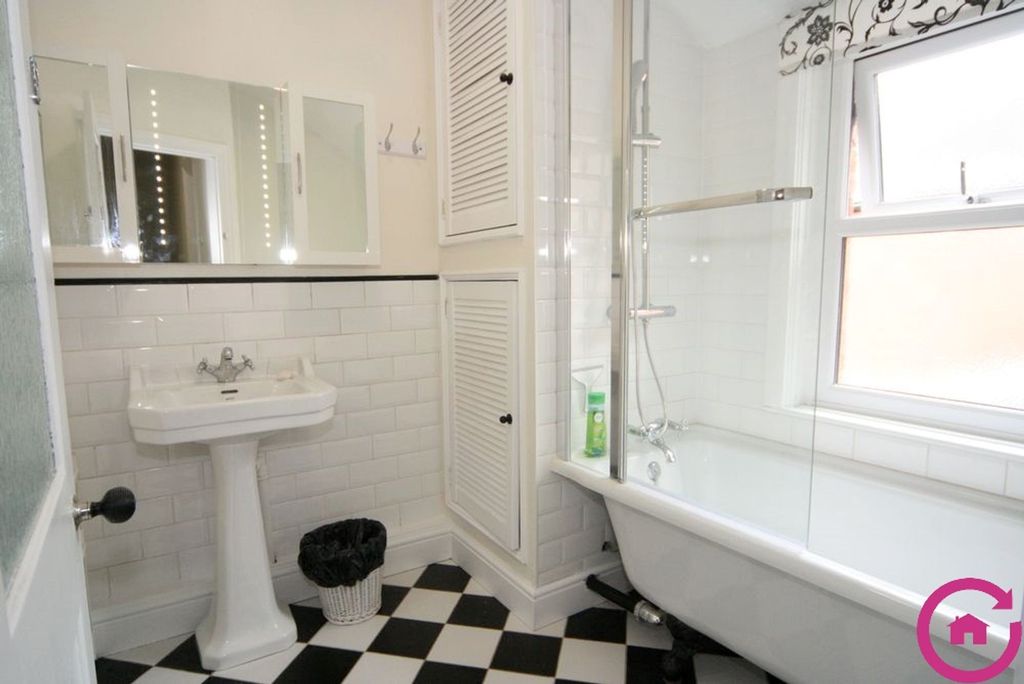 Property photo 3 of 6 Photo 5