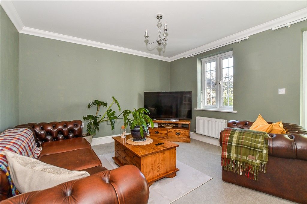 Property photo 2 of 17 Lounge