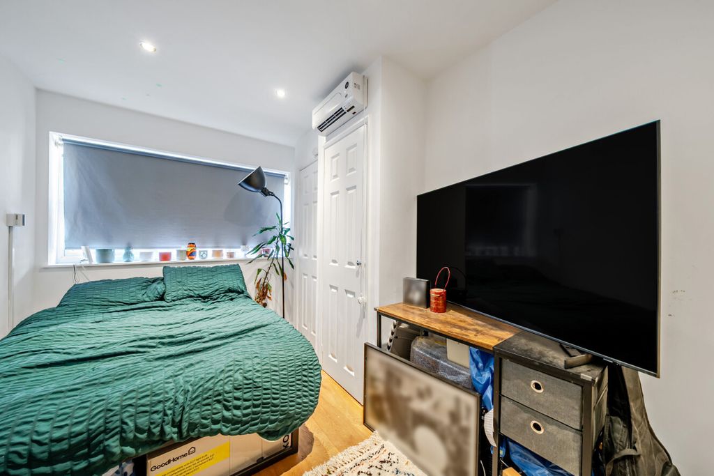 Property photo 2 of 17 1485140-5-6A4B9c4...