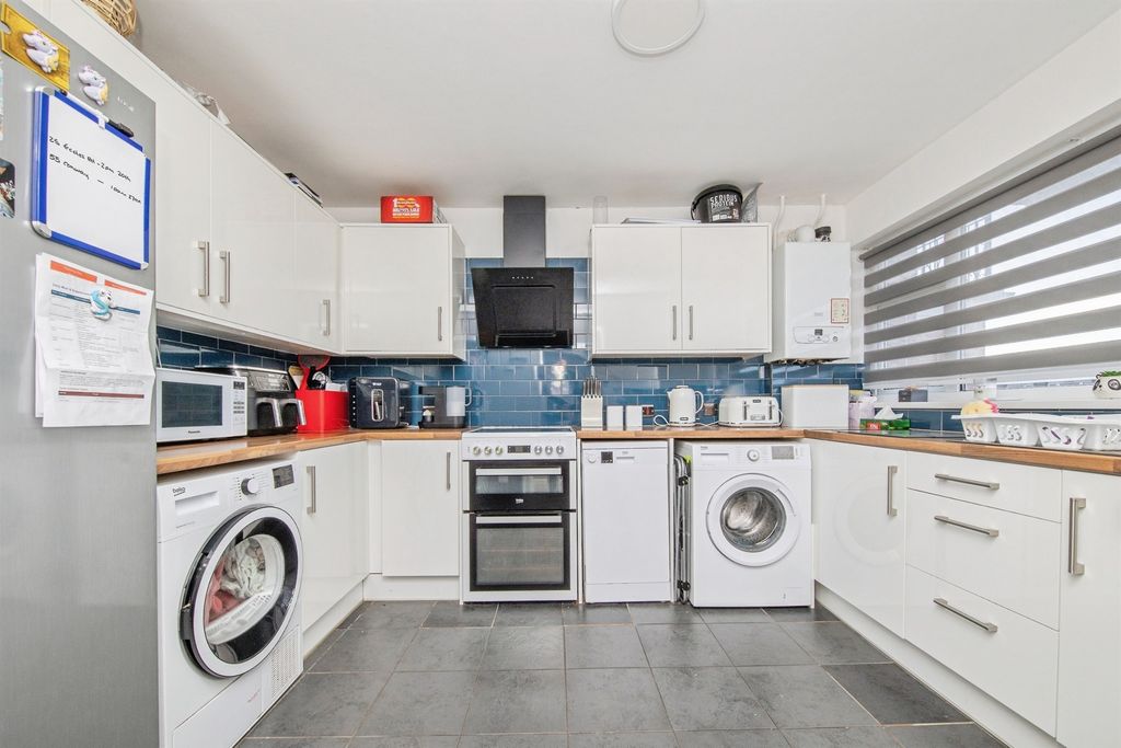 Property photo 3 of 15