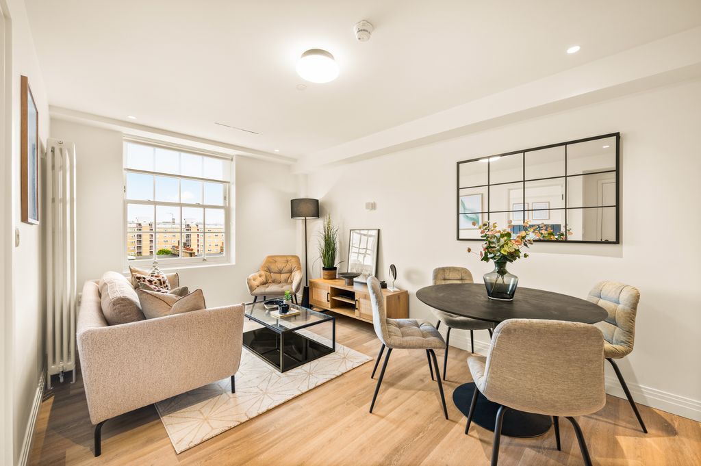 Property photo 2 of 23