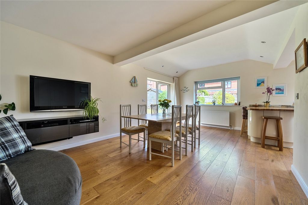 Property photo 3 of 28 Kitchen/Dining