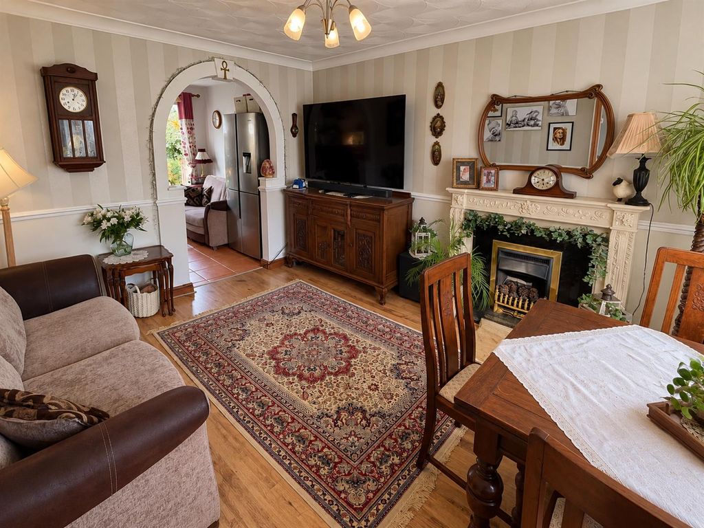 Property photo 2 of 9 Lounge.Png
