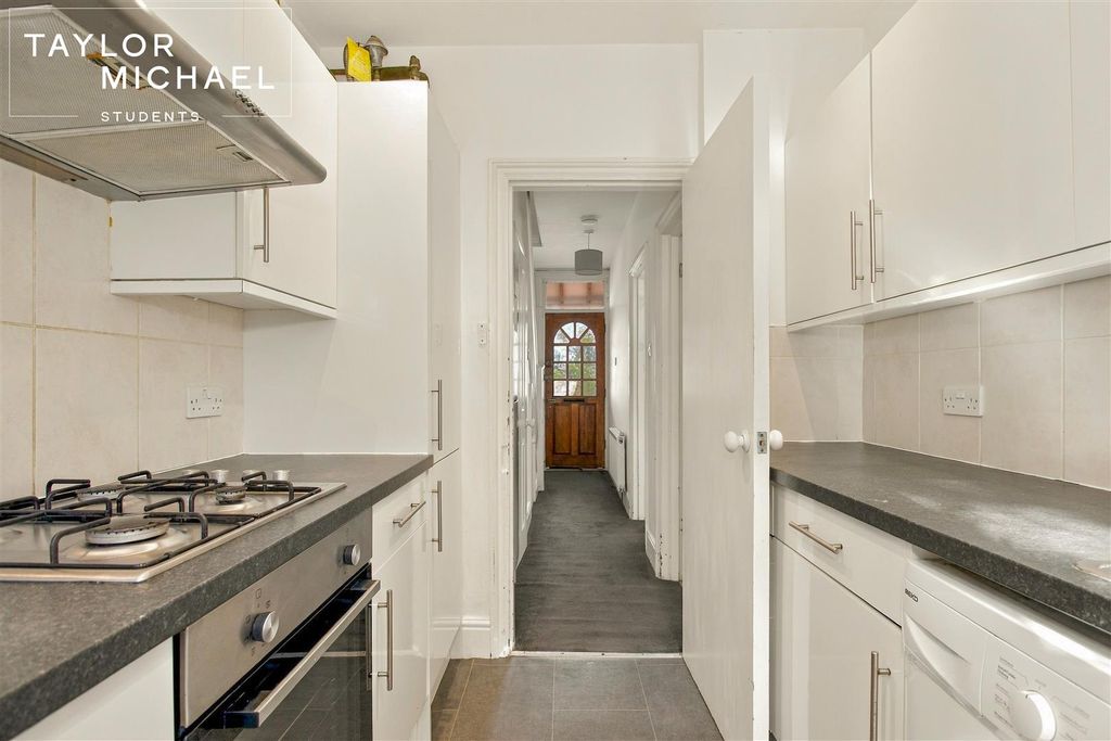 Property photo 2 of 17 Kitchen
