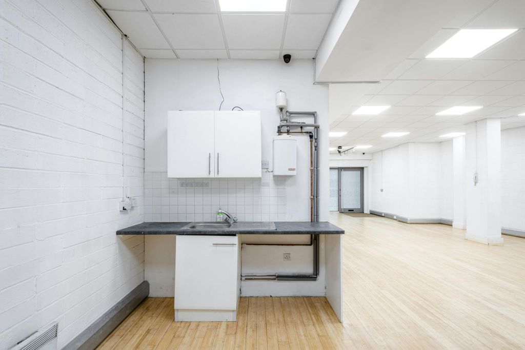 Property photo 3 of 12 Rope Walk Gdns U1 - Low Res 3.Jpg