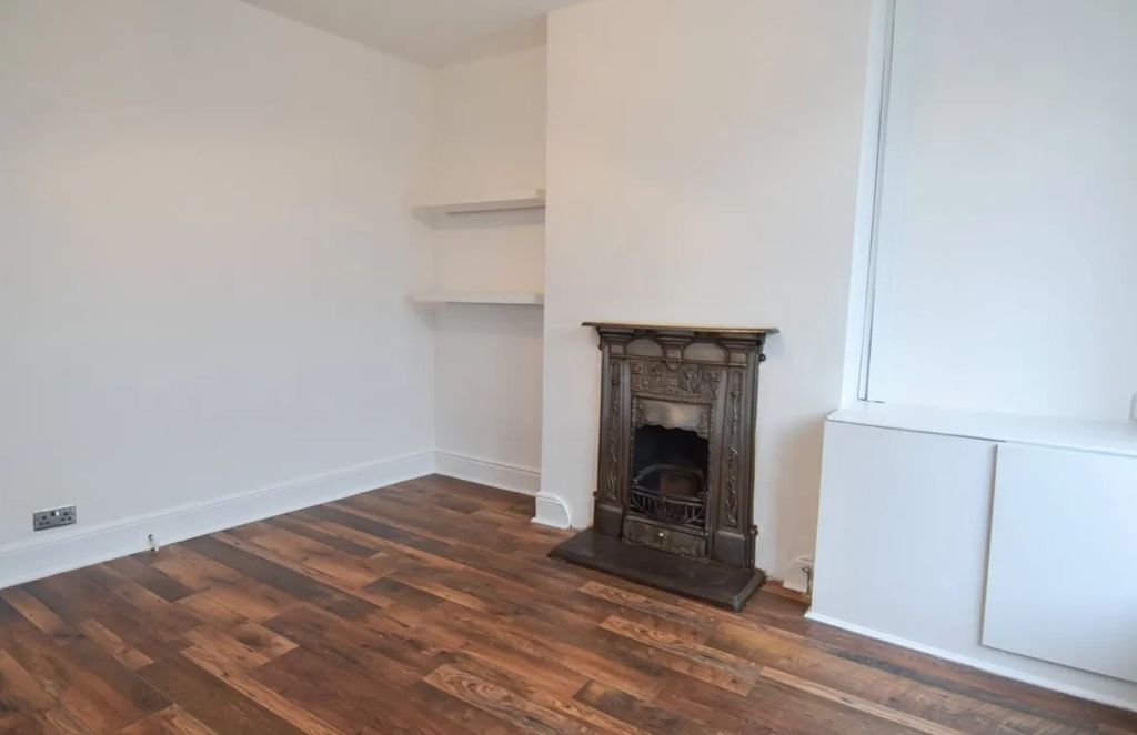 Property photo 2 of 8 Image