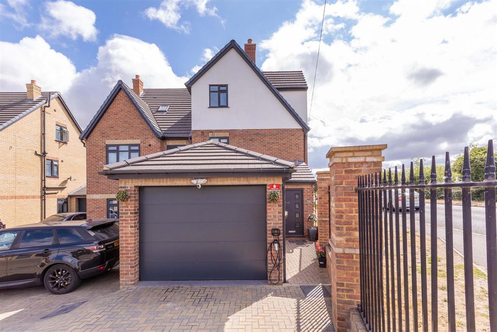 Property photo 1 of 20 586 Bath Road-5.Jpg