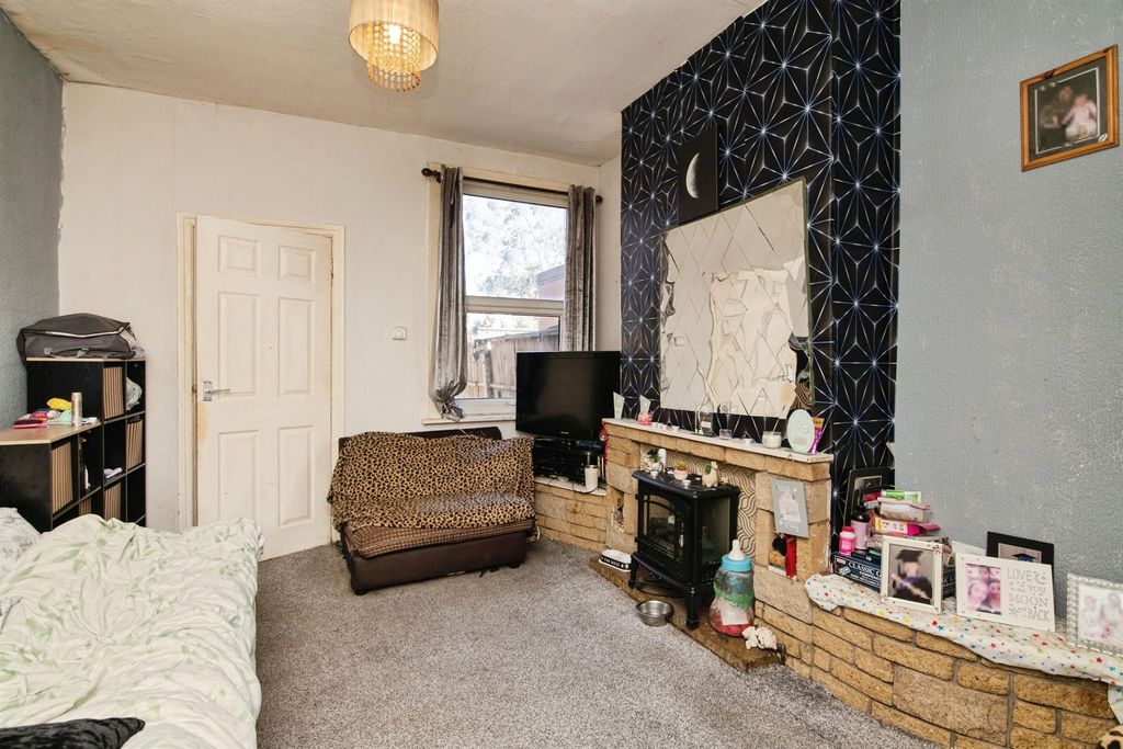 Property photo 2 of 16