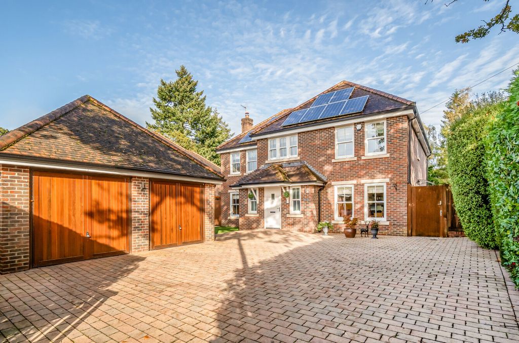 Property photo 1 of 17 1371737-30-68F8E8...