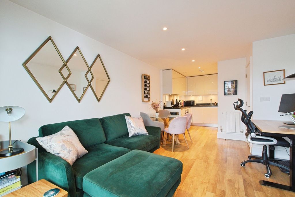 Property photo 2 of 20