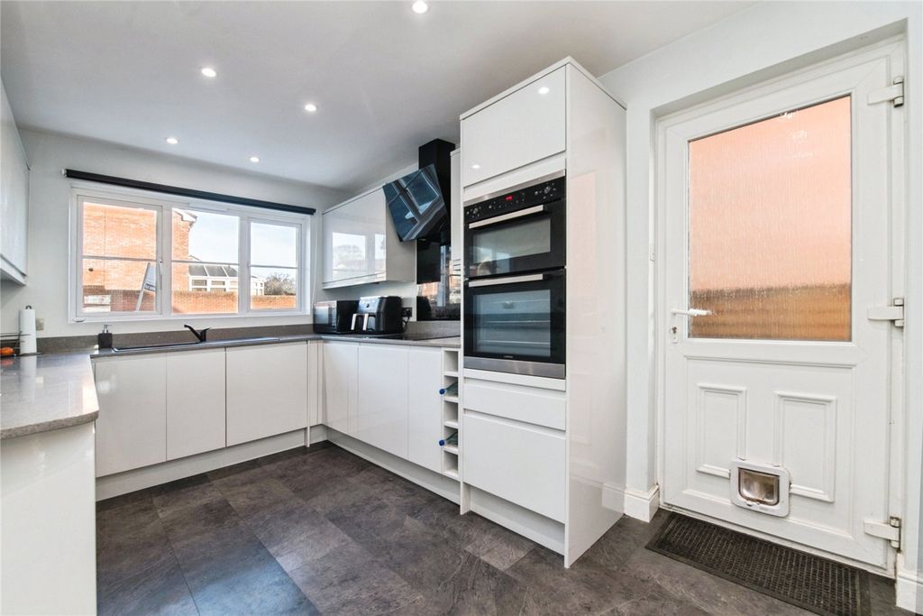 Property photo 2 of 21 Picture No. 10