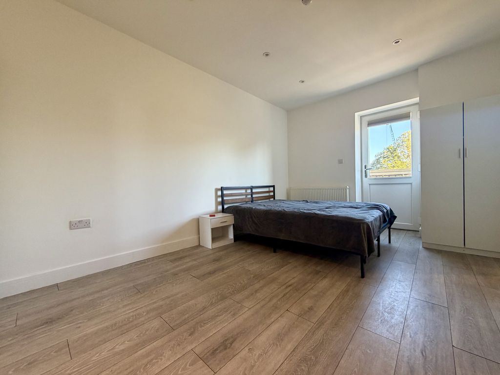 Property photo 2 of 6 Gallery
